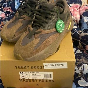 Authentic Pre owned Yeezy Sneakers